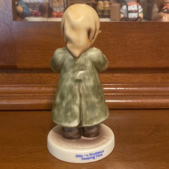 💛TM8 ‘Keeping Time’ Hummel Goebel #2183 - Picture 4 of 8